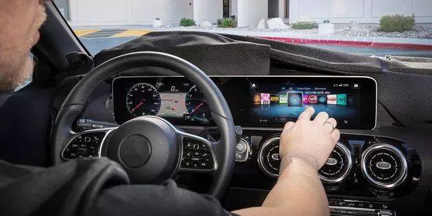 奔驰的全新触控交互系统3大特点介绍，汽车人机交互时代来了！
