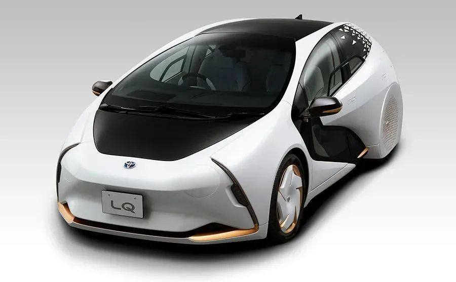 科思创聚碳酸酯用于丰田LQ概念车，黑色引擎盖板可变交互显示屏