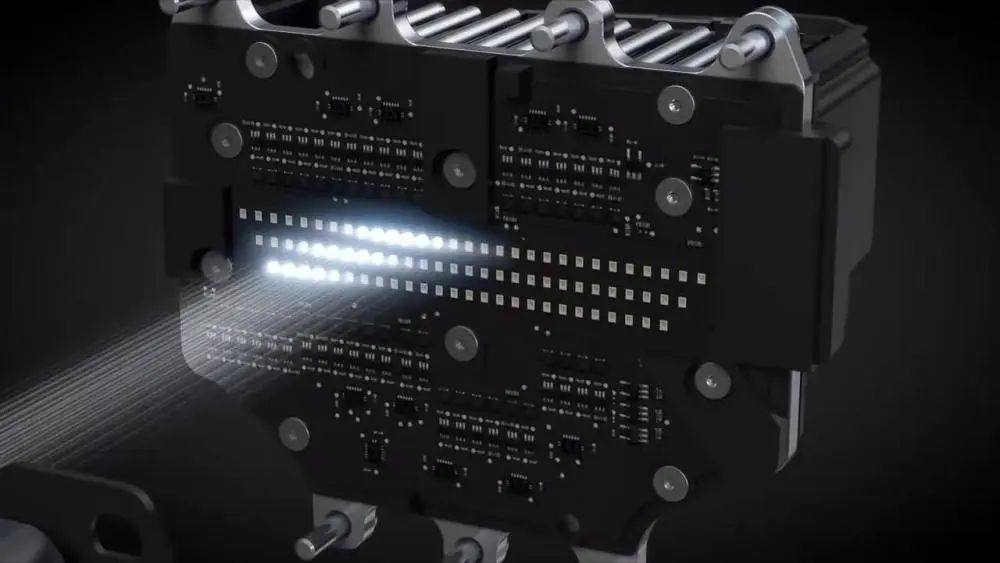 智能矩阵式LED汽车大灯-精准控制每束LED光线的技术