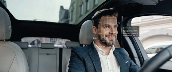 座舱镜头应用拓展：长安汽车新专利可根据摄像头图像调节座椅
