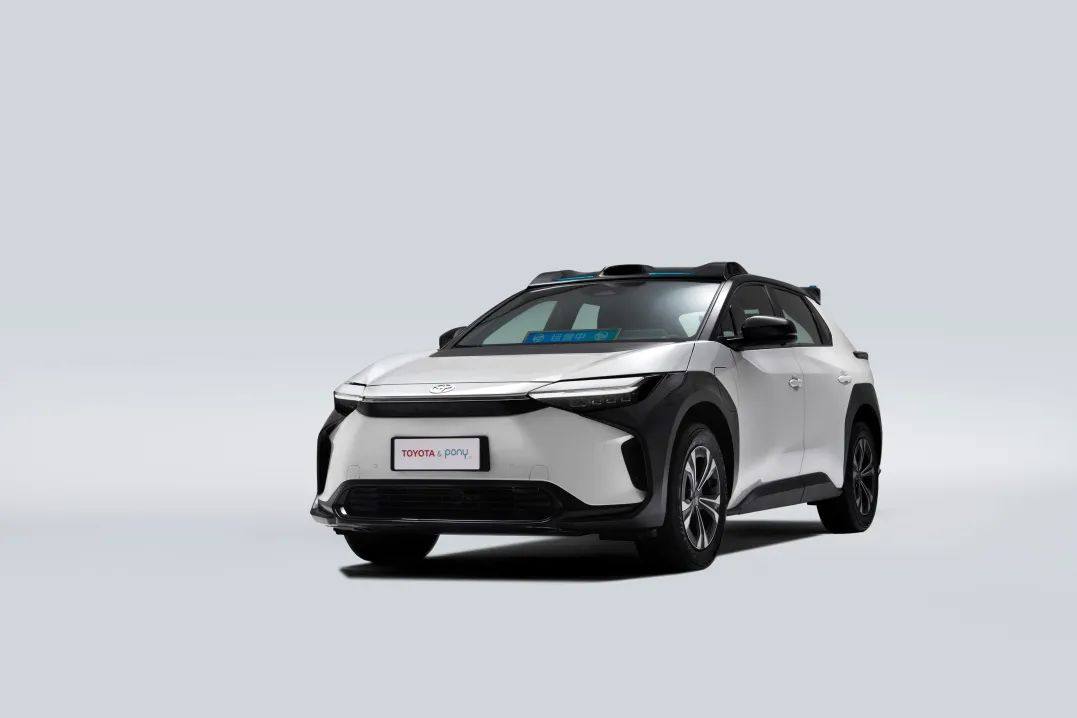 小马智行与丰田合作首款纯电自动驾驶出租车概念车亮相进博会