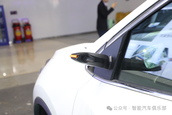 Looking at front-mounted hot products from the rear: Electronic rearview mirror CMS|HUD|Infrared night vision|Smart fragrance|Dimmable sunroof|Smart car key