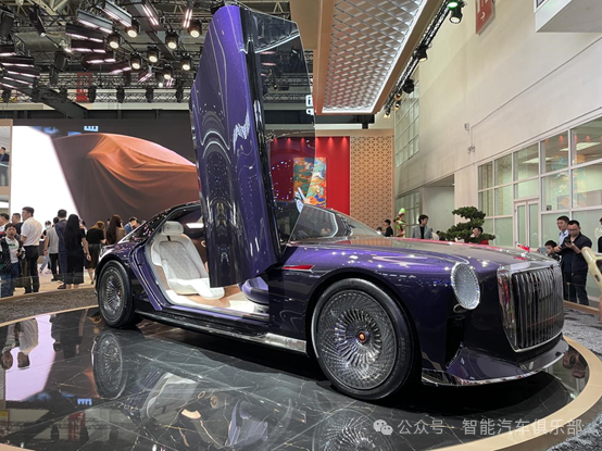 Hongqi Golden Sunflower concept car made a stunning debut at the Beijing Auto Show, equipped with Guangfeng Technology’s in-vehicle sky screen projection